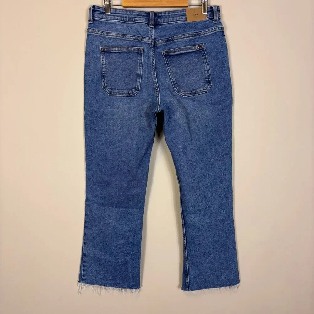 Zara High Waisted Wide Leg Raw Hem Jeans Size 8‎